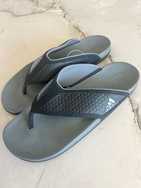 NWT Adidas Men’s Black Thong Sandals Flip Flops